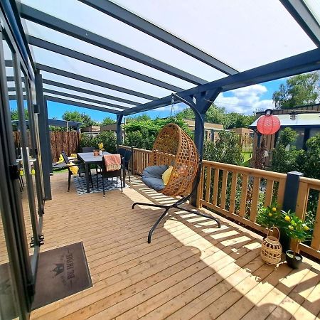 Luxe Chalet Met Veranda En Tuin , Nabij Zwembad Vp006 Heinkenszand Exterior foto