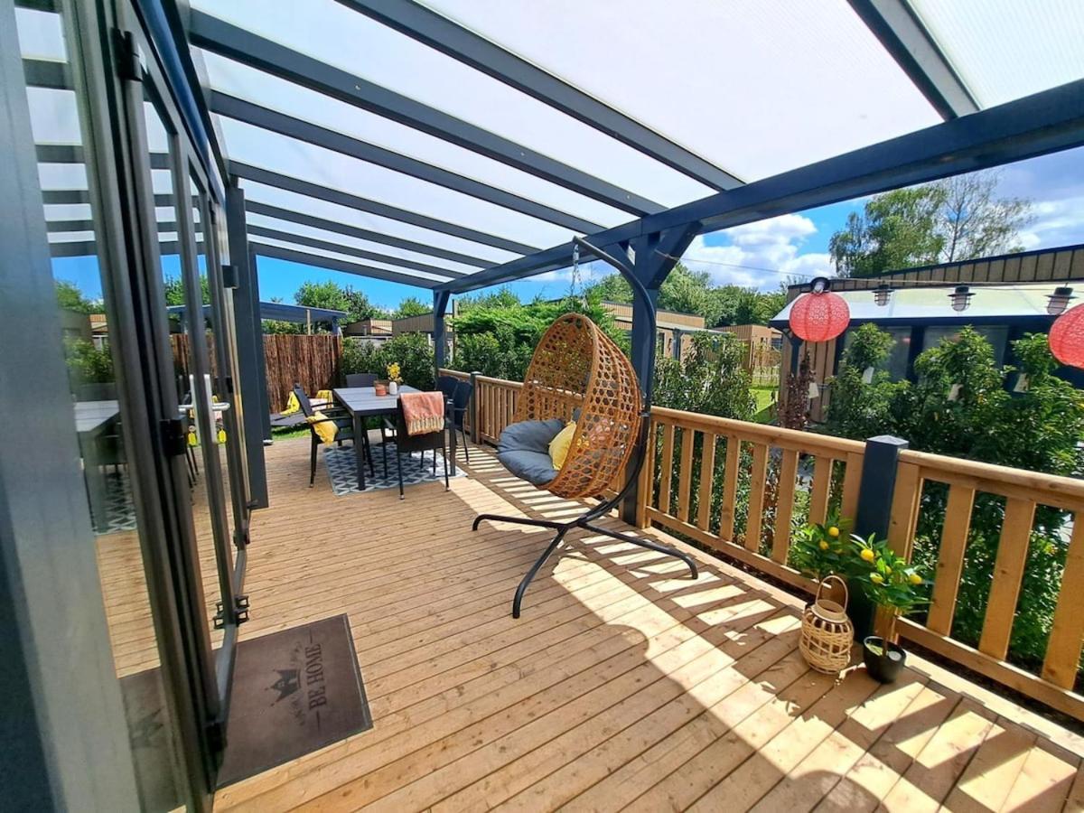 Luxe Chalet Met Veranda En Tuin , Nabij Zwembad Vp006 Heinkenszand Exterior foto