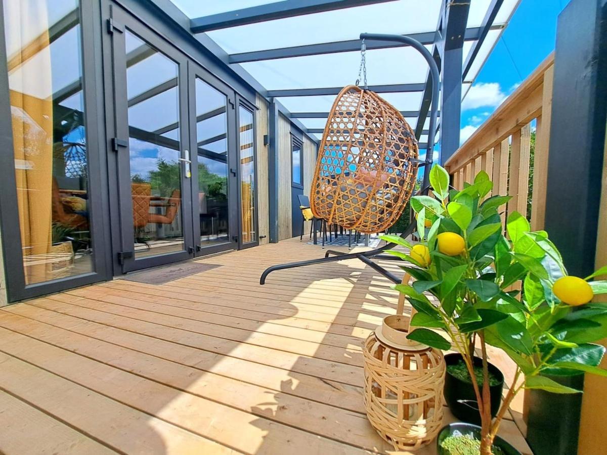 Luxe Chalet Met Veranda En Tuin , Nabij Zwembad Vp006 Heinkenszand Exterior foto